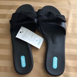 OKA b. Black Sandals with Padded Straps